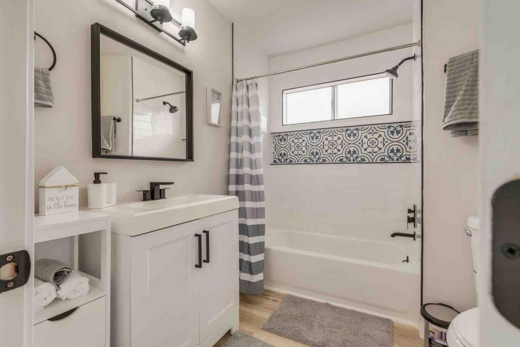 Cozy Home! 16 Min Away From Strip And Fremont Las Vegas Esterno foto